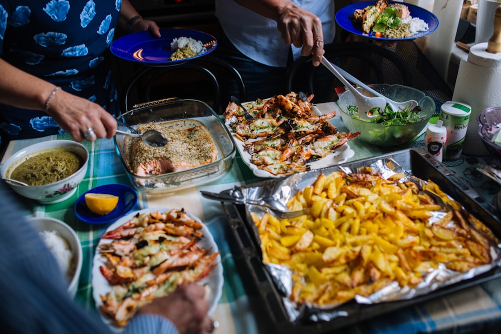 A picture of some African food during a birthday party in Sweden.